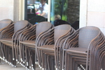 Качествени стифиращи столове от ратан за заведения